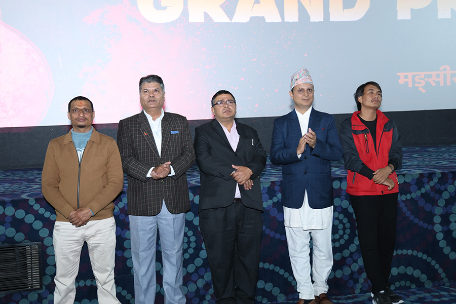 Celebs watch ‘Agnidahan’ at premiere