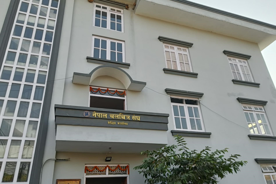 Motion picture union objected that the distributor had demanded unreasonable MG from the hall