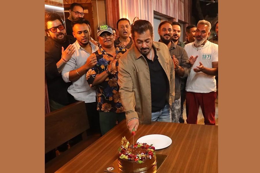 Salman Khan reaches 59, the teaser of ‘Sikander’ will be released tomorrow Salman Khan reaches 59, the teaser of ‘Sikander’ will be released tomorrow