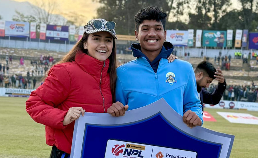 Swastima gifted an iPhone to emerging cricketer Vipin Swastima gifted an iPhone to emerging cricketer Vipin