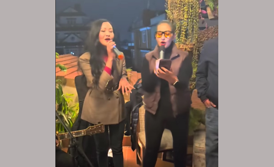 To celebrate the new year, Imtiaz Ali celebrated New Year’s Eve with Manisha in Kathmandu To celebrate the new year, Imtiaz Ali celebrated New Year’s Eve with Manisha in Kathmandu