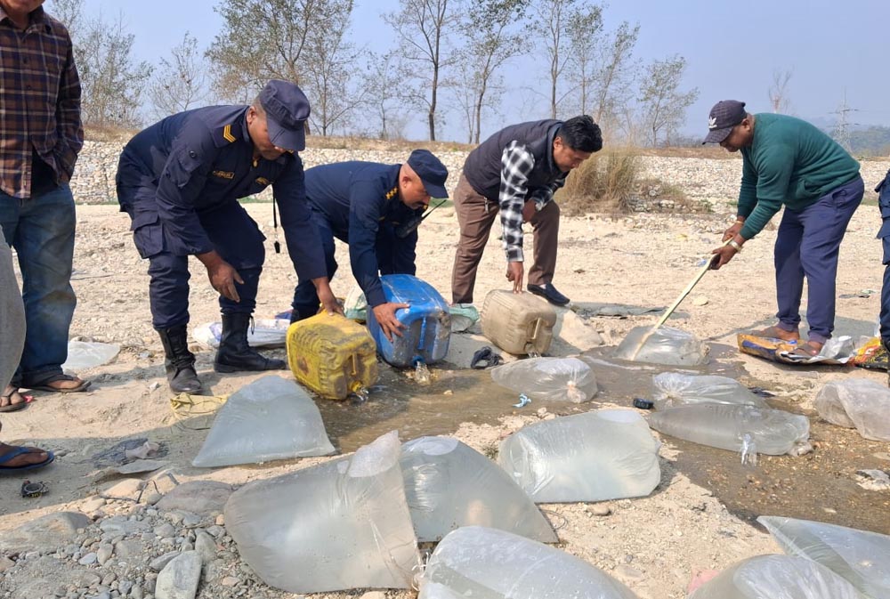 ७५० लिटर घरेलु मदिरा नष्ट ७५० लिटर घरेलु मदिरा नष्ट