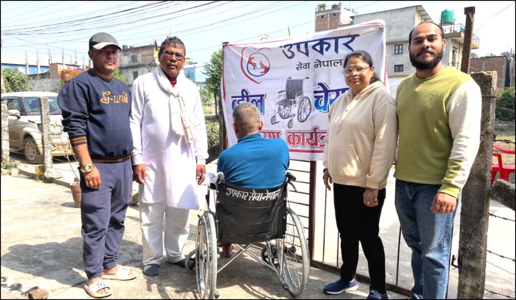 अपांगता भएको ब्यक्तिलाई ह्वीलचेयर प्रदान अपांगता भएको ब्यक्तिलाई ह्वीलचेयर प्रदान