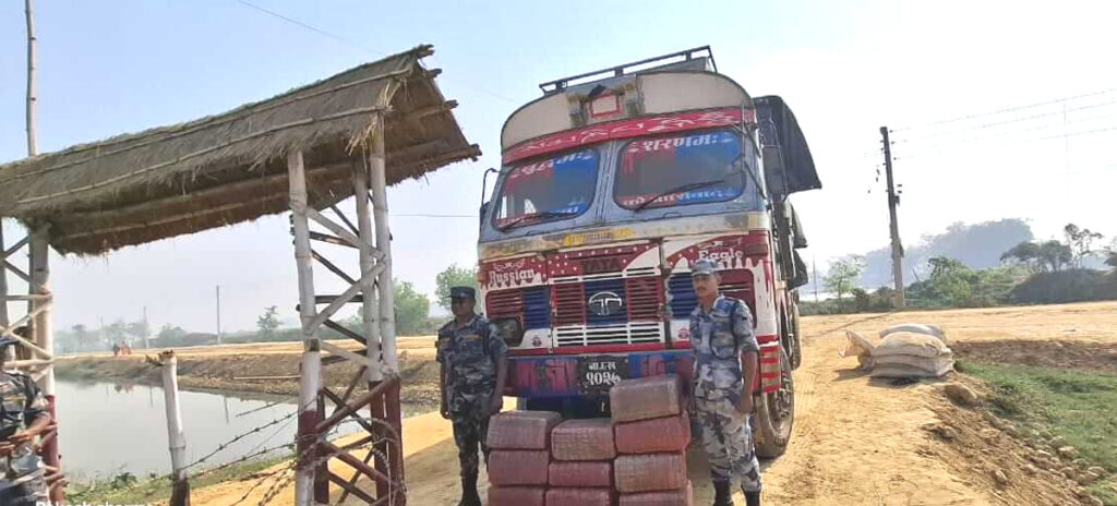 १०३ किलो गाँजासहितको ट्रक नियन्त्रण
